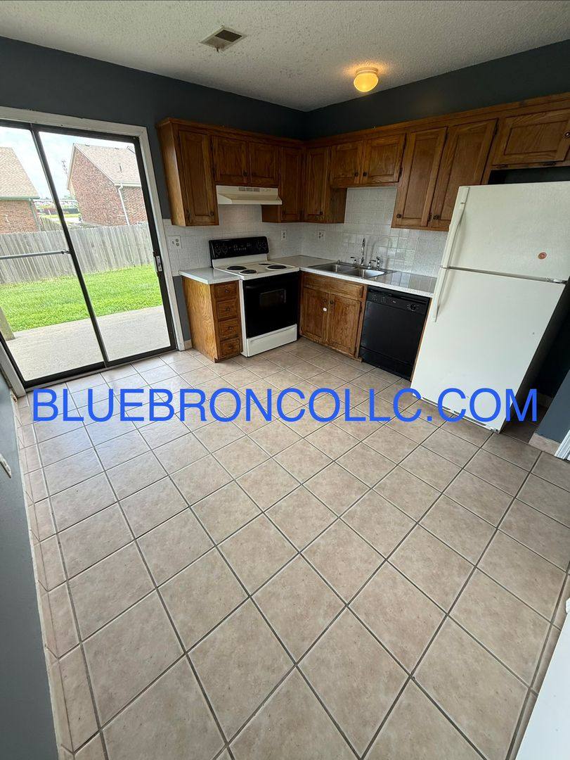 Apartment for rent at 203 Sky Vue Dr, Raymore, MO 64083