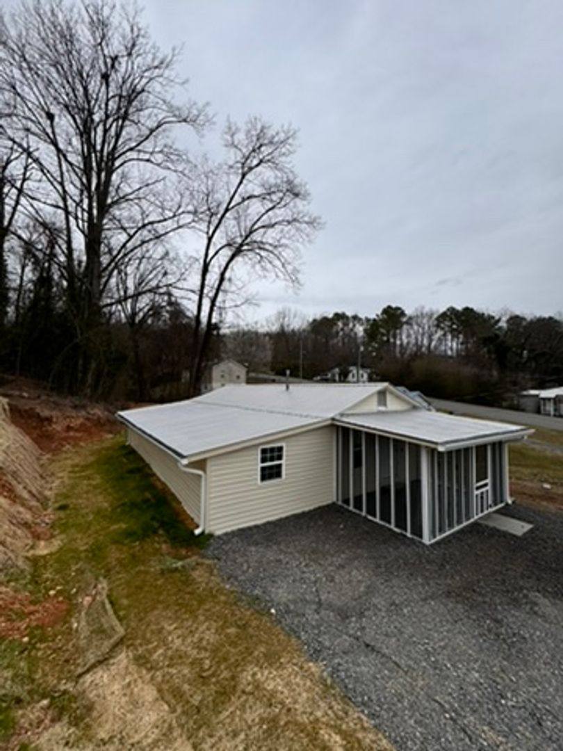 House for rent at 1904 Rayburn Ave, Guntersville, AL 35976