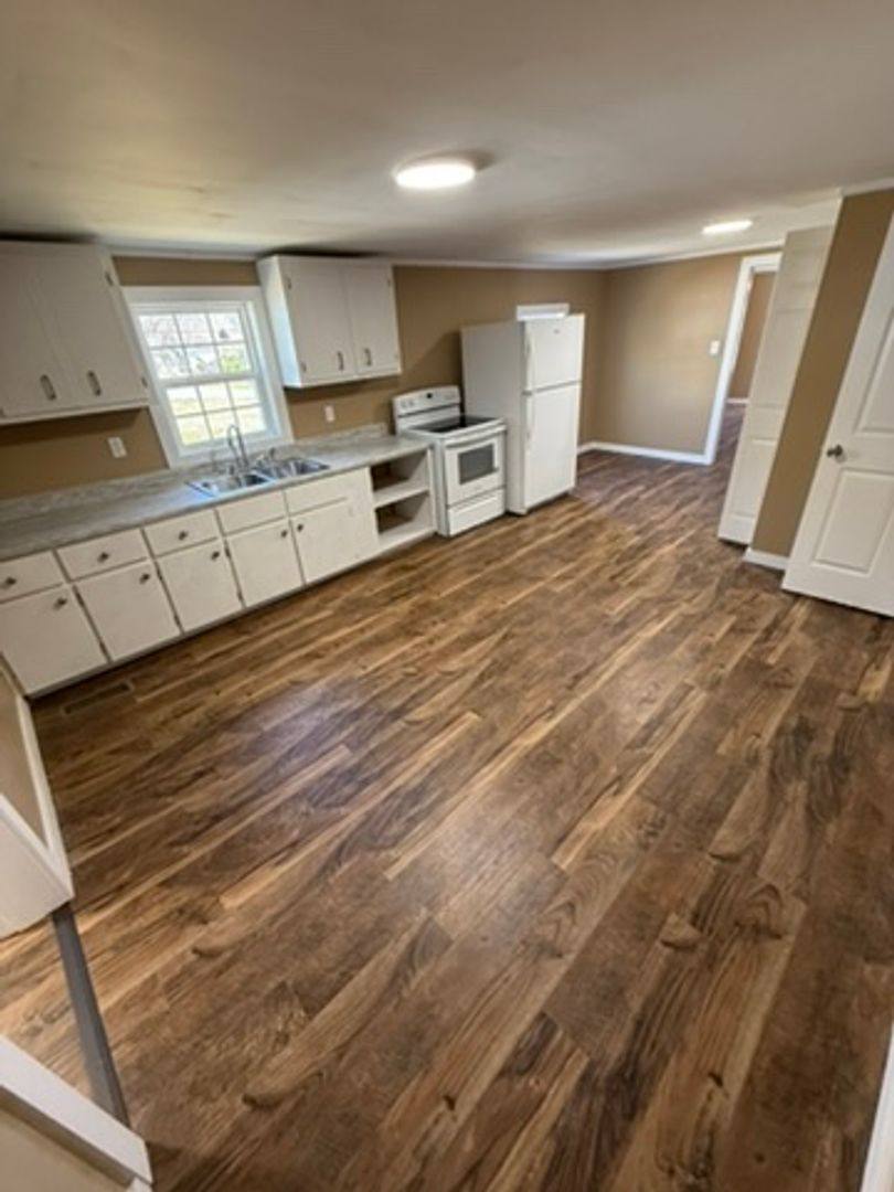 House for rent at 1904 Rayburn Ave, Guntersville, AL 35976