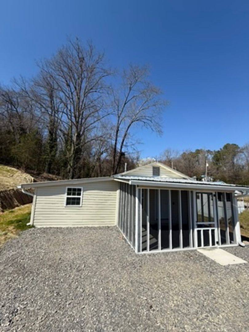 House for rent at 1904 Rayburn Ave, Guntersville, AL 35976
