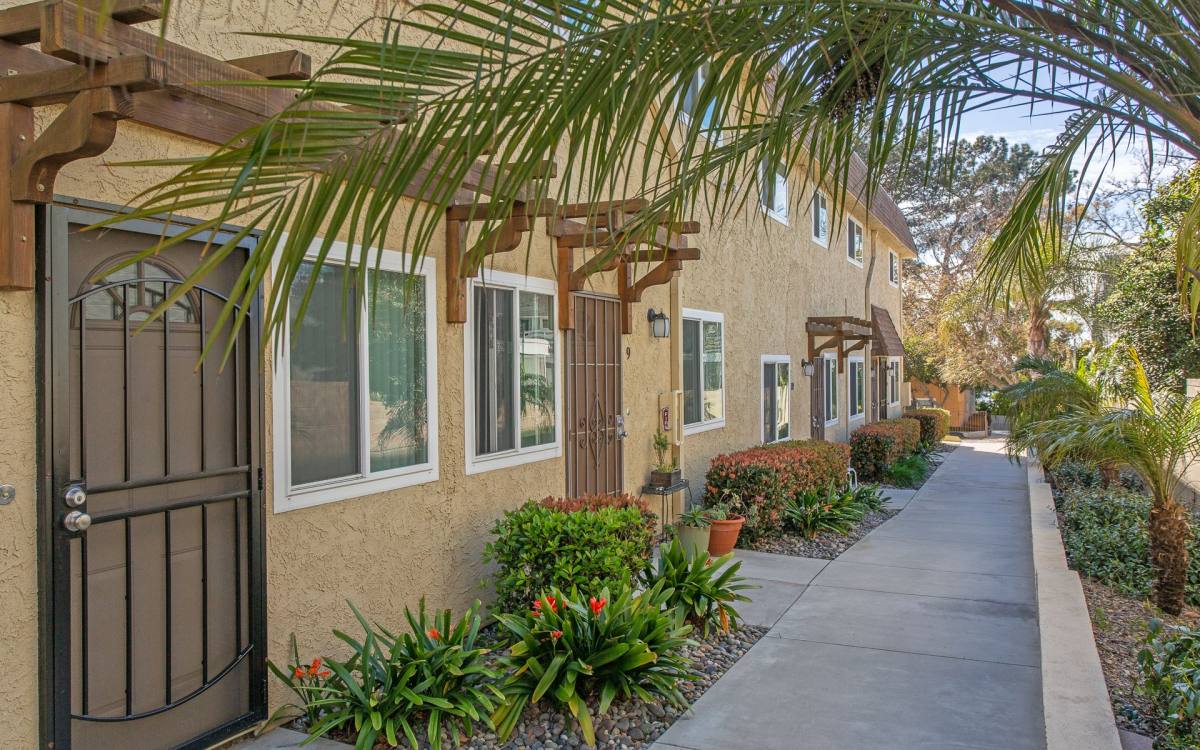 Townhouse for rent at 2541 Jefferson St, Carlsbad, CA 92008