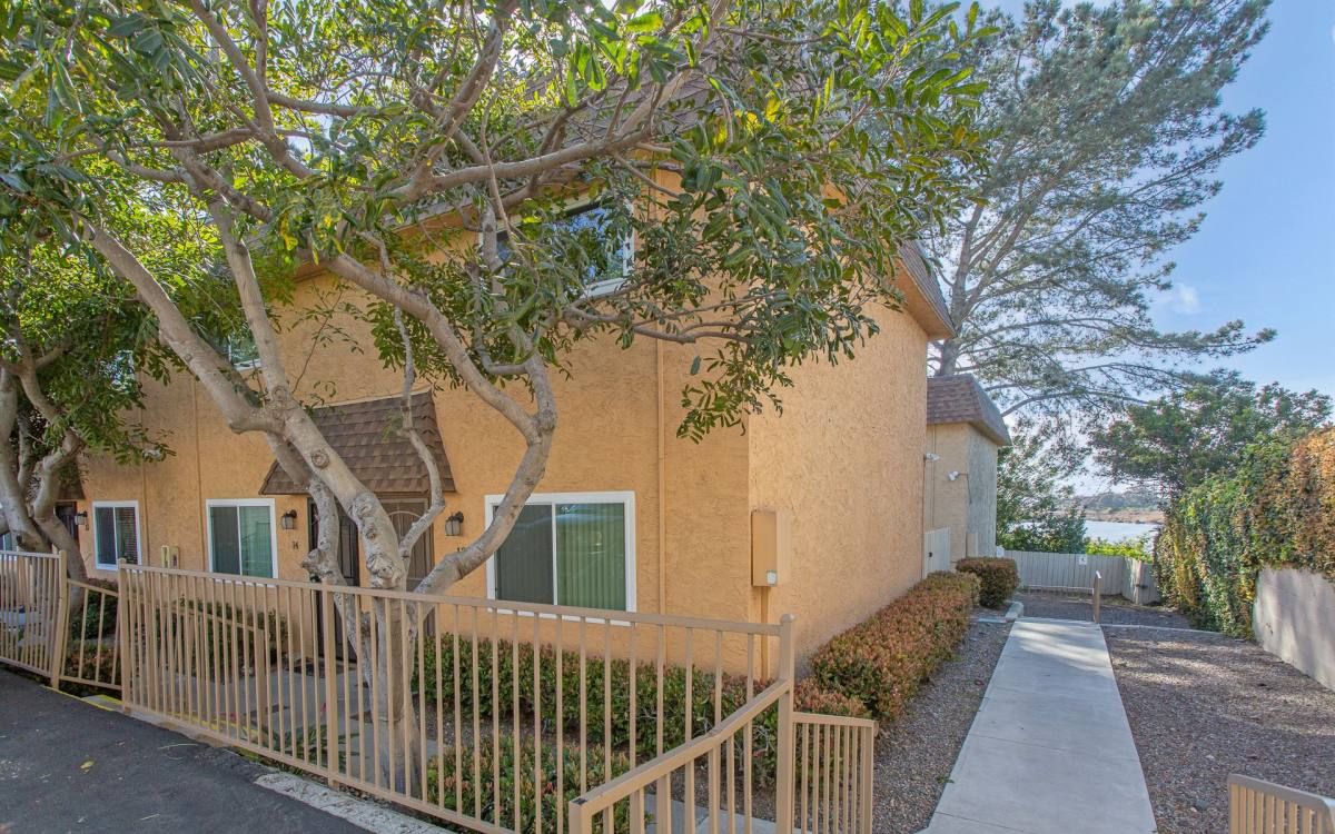 Townhouse for rent at 2541 Jefferson St, Carlsbad, CA 92008