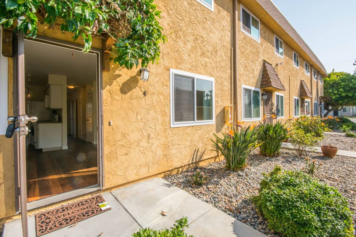 Townhouse for rent at 2541 Jefferson St, Carlsbad, CA 92008