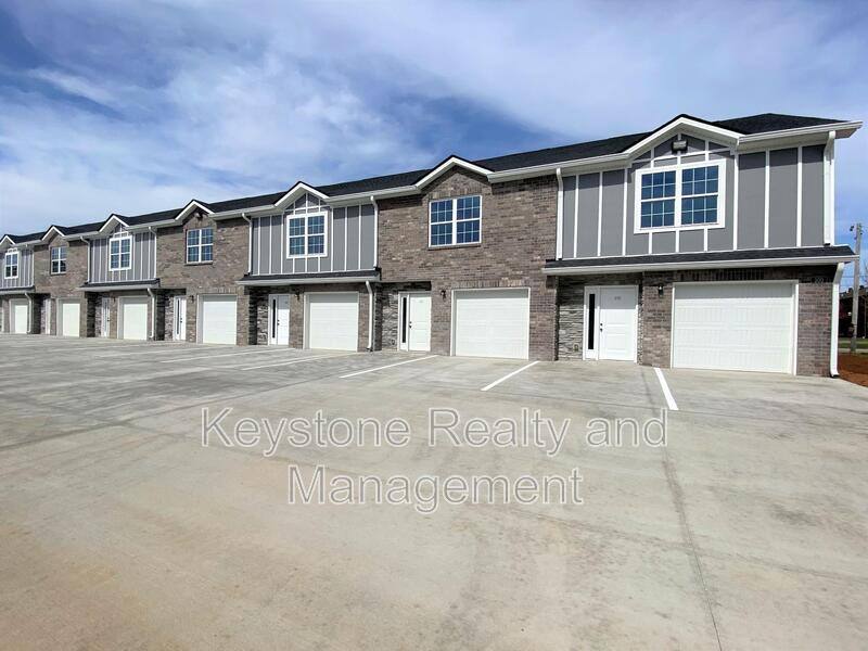 Townhouse for rent at 580 Heritage Pointe Dr, Clarksville, TN 37042