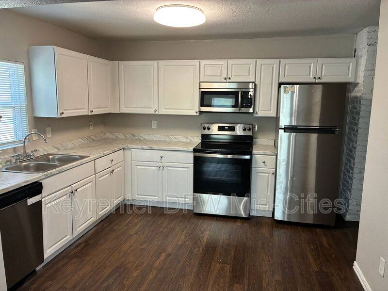 Apartment for rent at 2735 Purington Ave, Fort Worth, TX 76103
