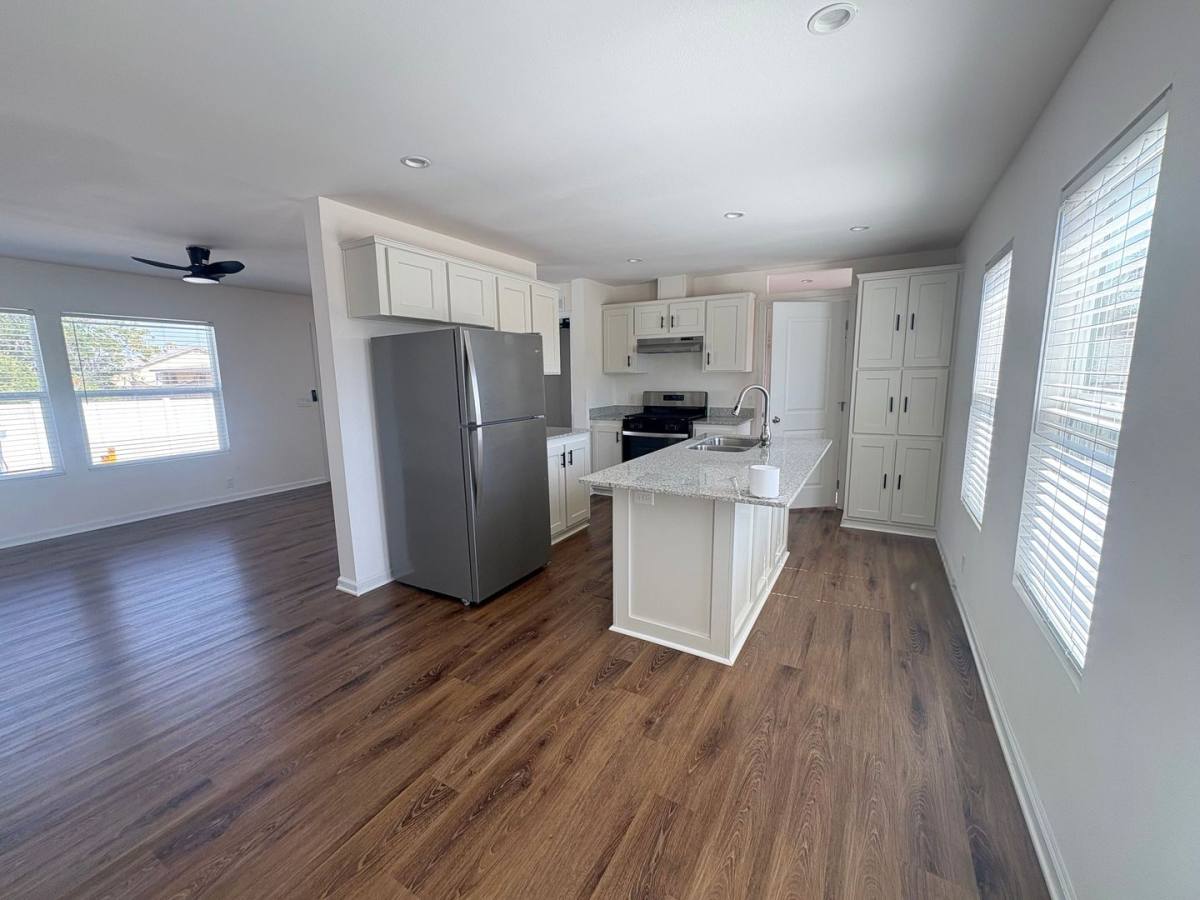 Apartment for rent at 15356 Merrill Ave, Fontana, CA 92335
