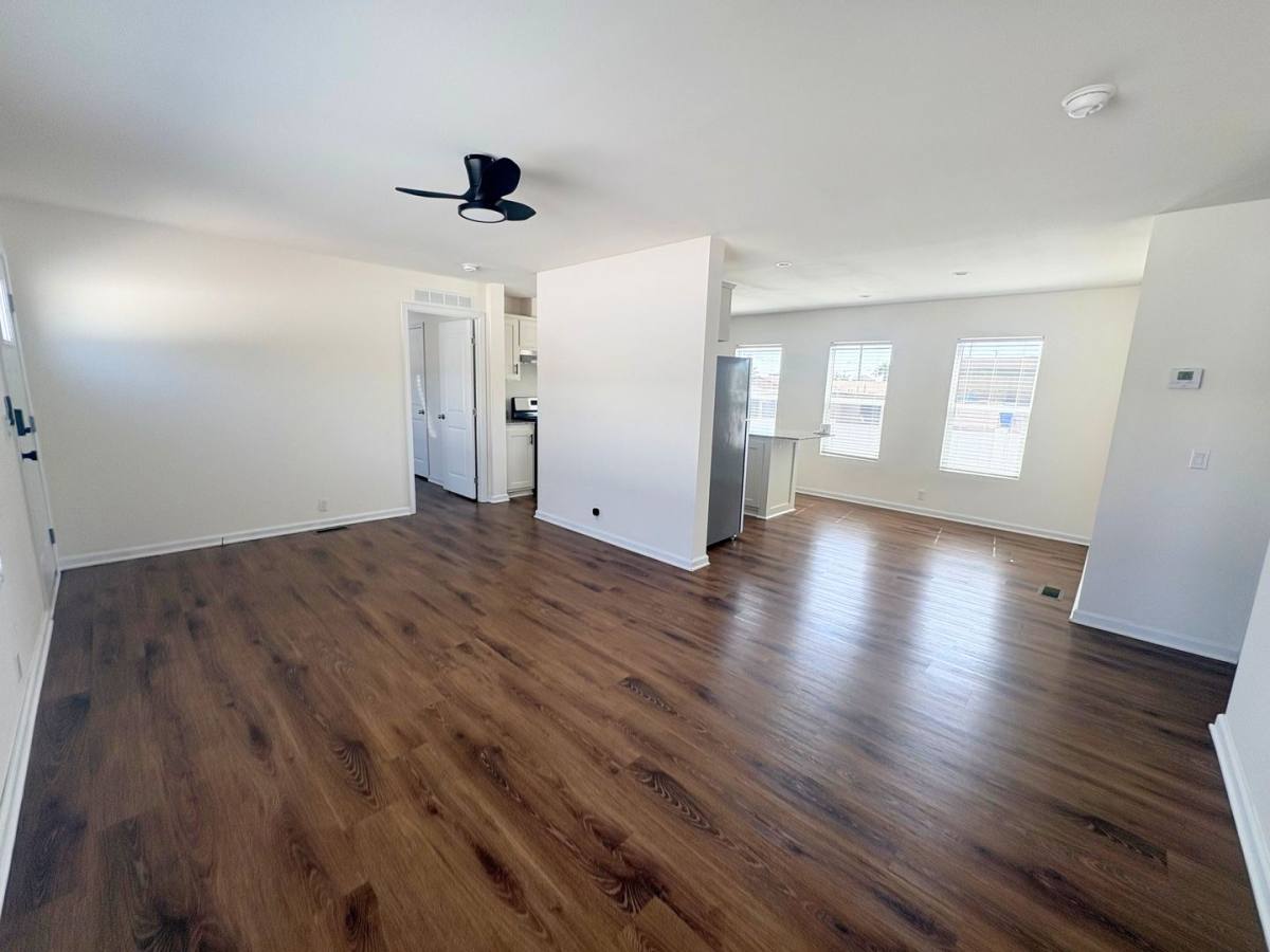 Apartment for rent at 15356 Merrill Ave, Fontana, CA 92335