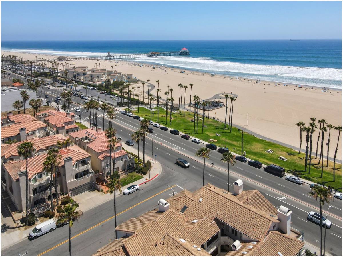 Condo for rent at 1000 Pacific Coast Highway 7, Huntington Beach, CA 92648
