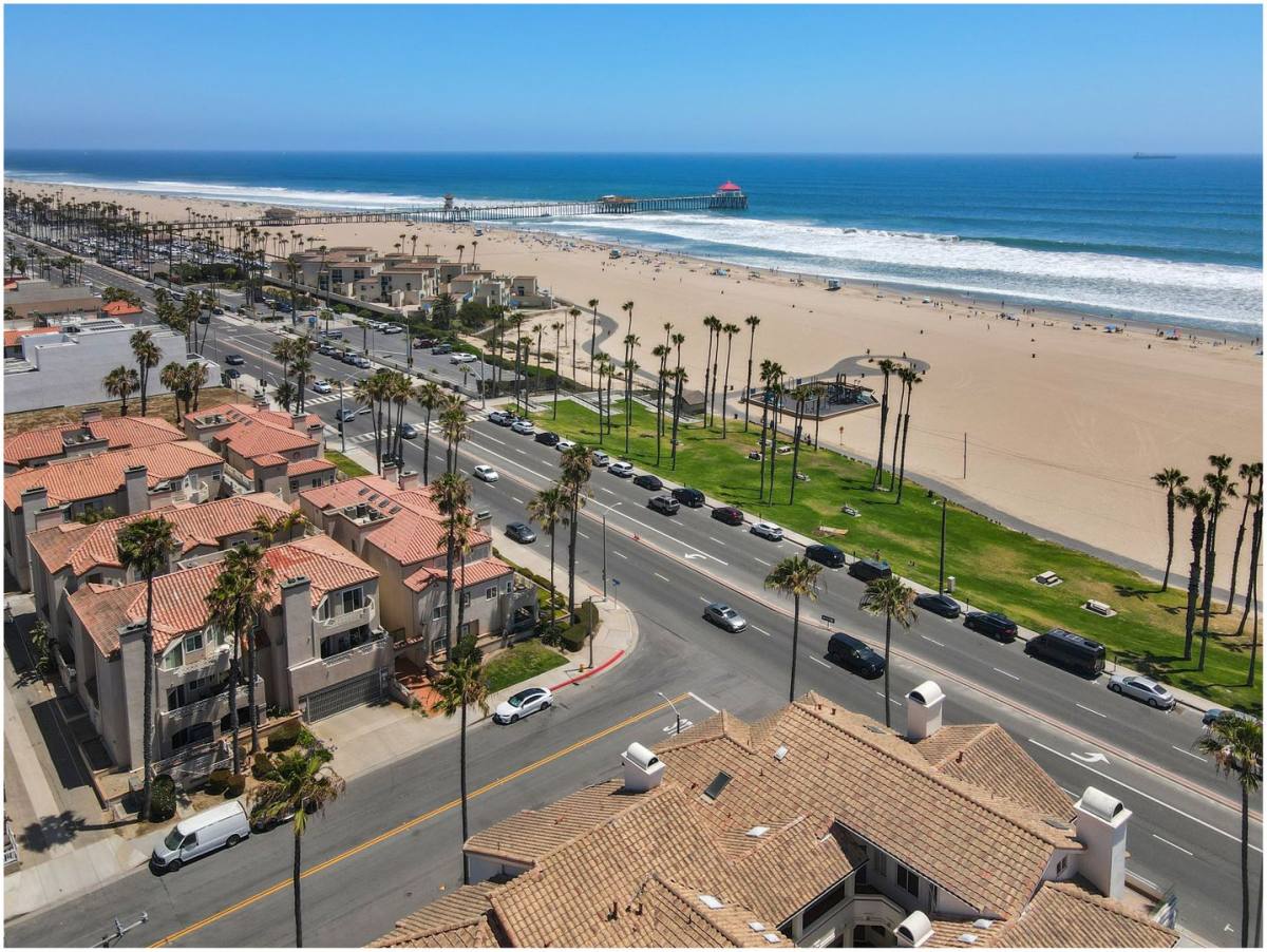 Condo for rent at 1000 Pacific Coast Highway 7, Huntington Beach, CA 92648