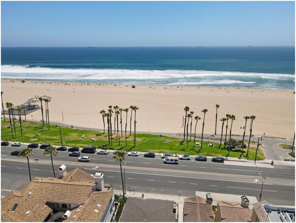 Condo for rent at 1000 Pacific Coast Highway 7, Huntington Beach, CA 92648