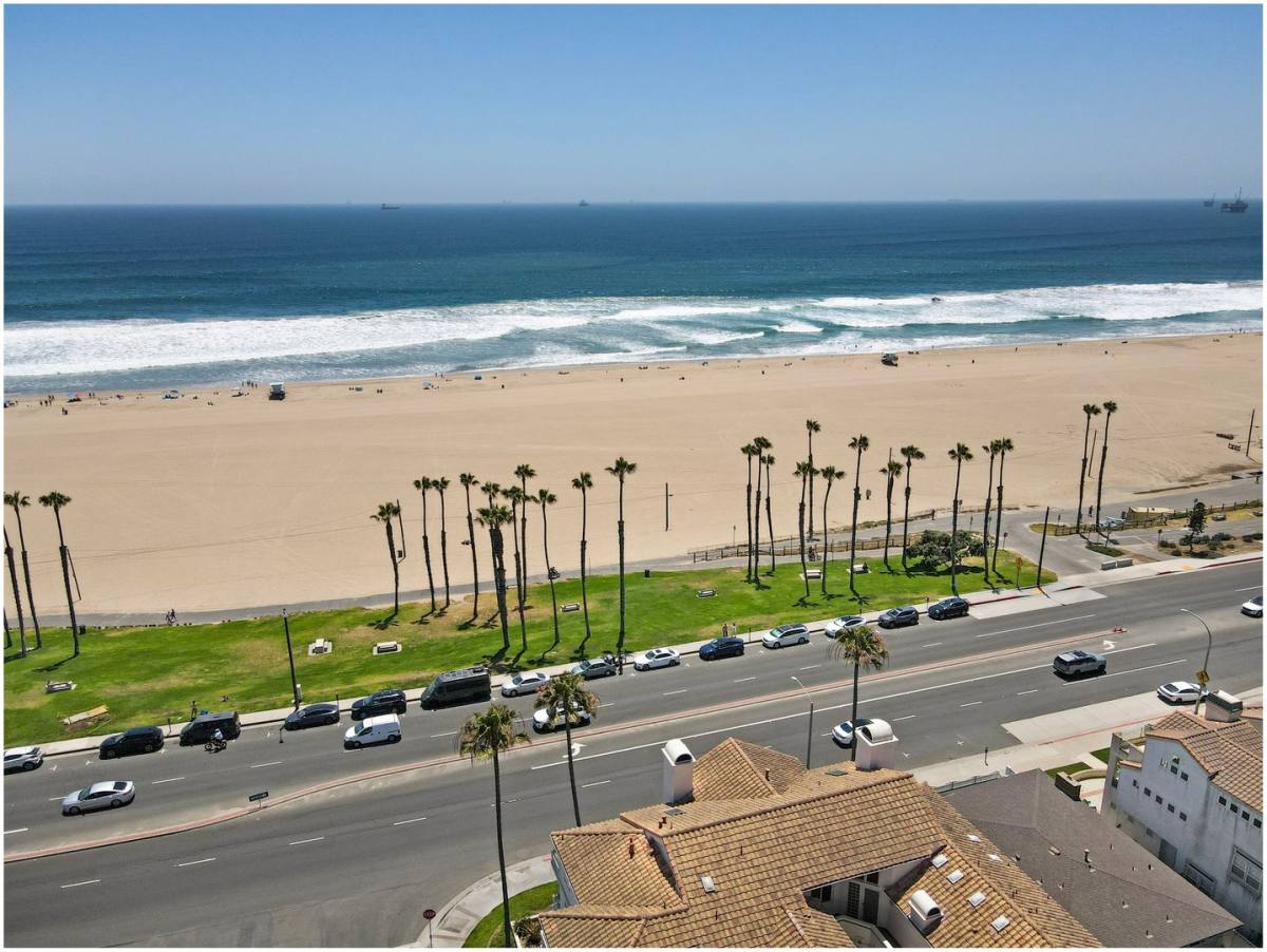 Condo for rent at 1000 Pacific Coast Highway 7, Huntington Beach, CA 92648
