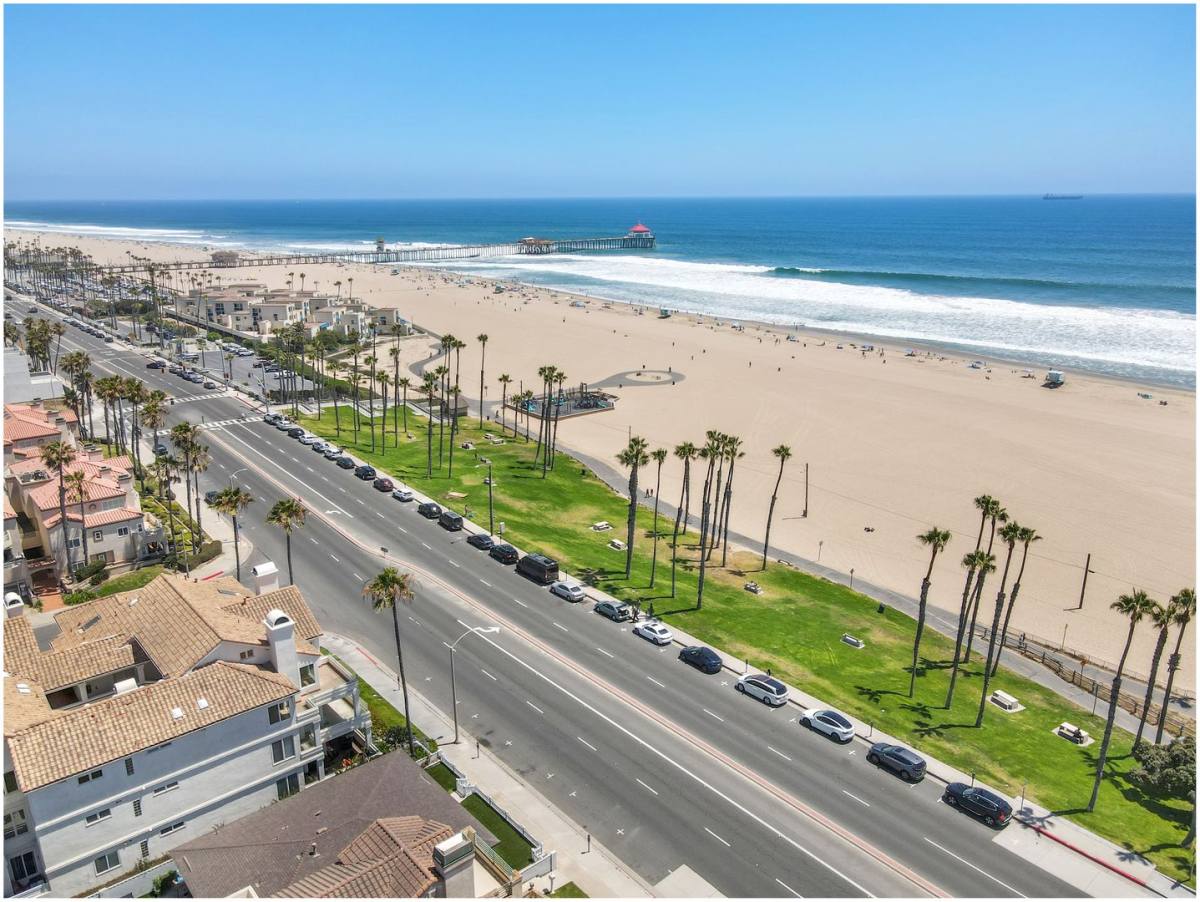 Condo for rent at 1000 Pacific Coast Highway 7, Huntington Beach, CA 92648