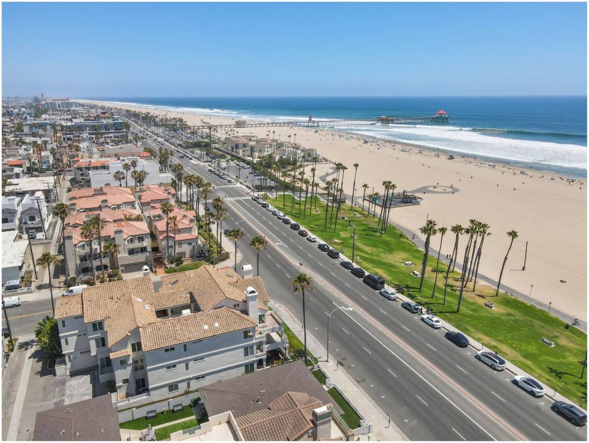 Condo for rent at 1000 Pacific Coast Highway 7, Huntington Beach, CA 92648