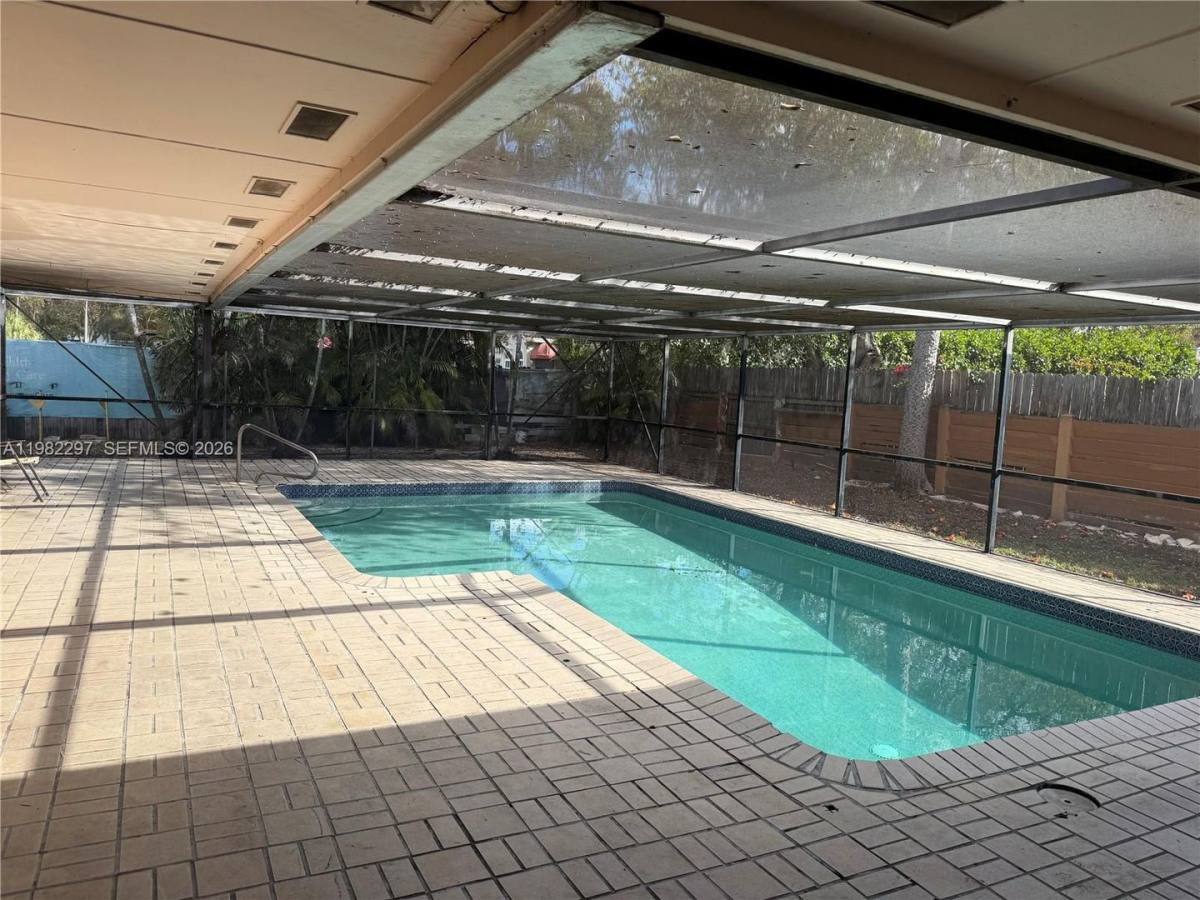 House for rent at 6895 Loch Ness Dr N, Hialeah, FL 33014