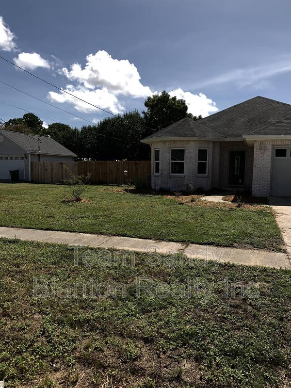 House for rent at 2232 Orion Lake Dr, Navarre, FL 32566