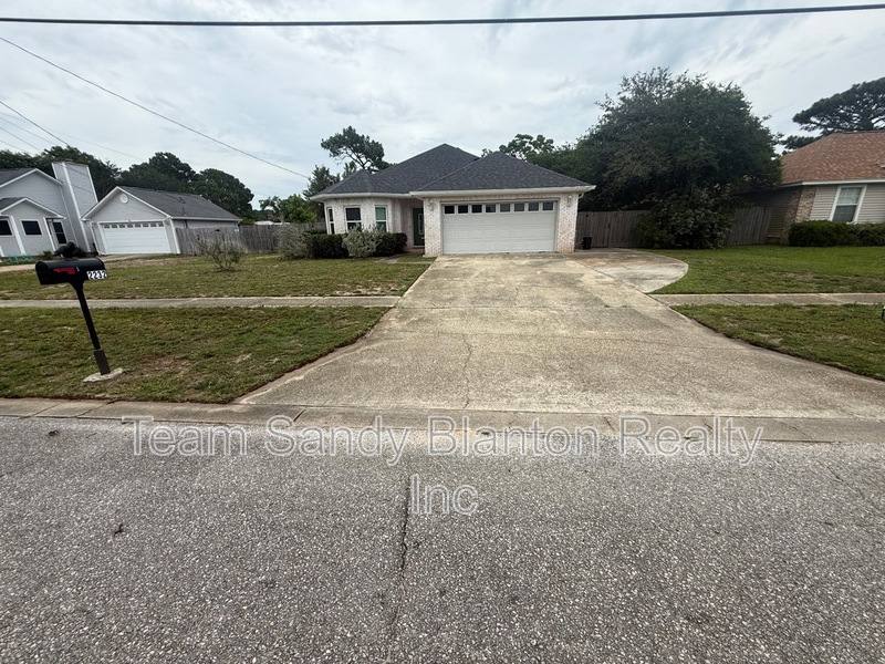 House for rent at 2232 Orion Lake Dr, Navarre, FL 32566