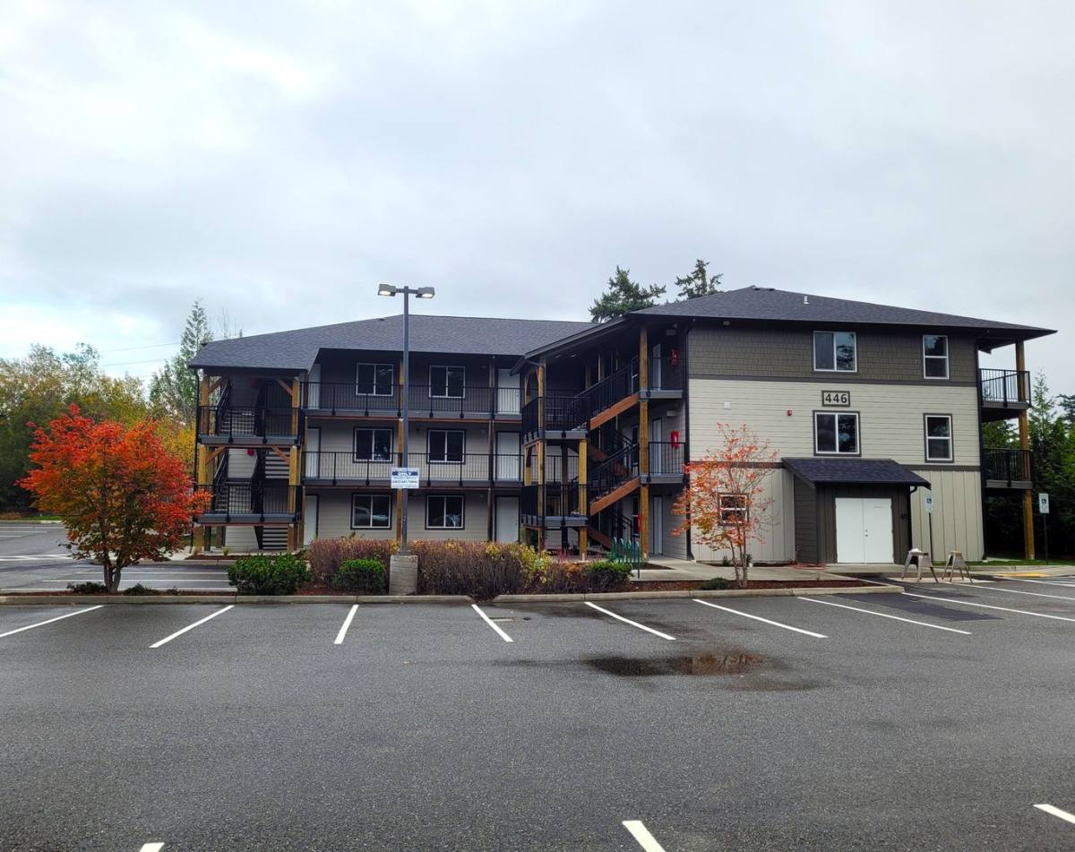 Apartment for rent at 446 NE Izett St, Oak Harbor, WA 98277