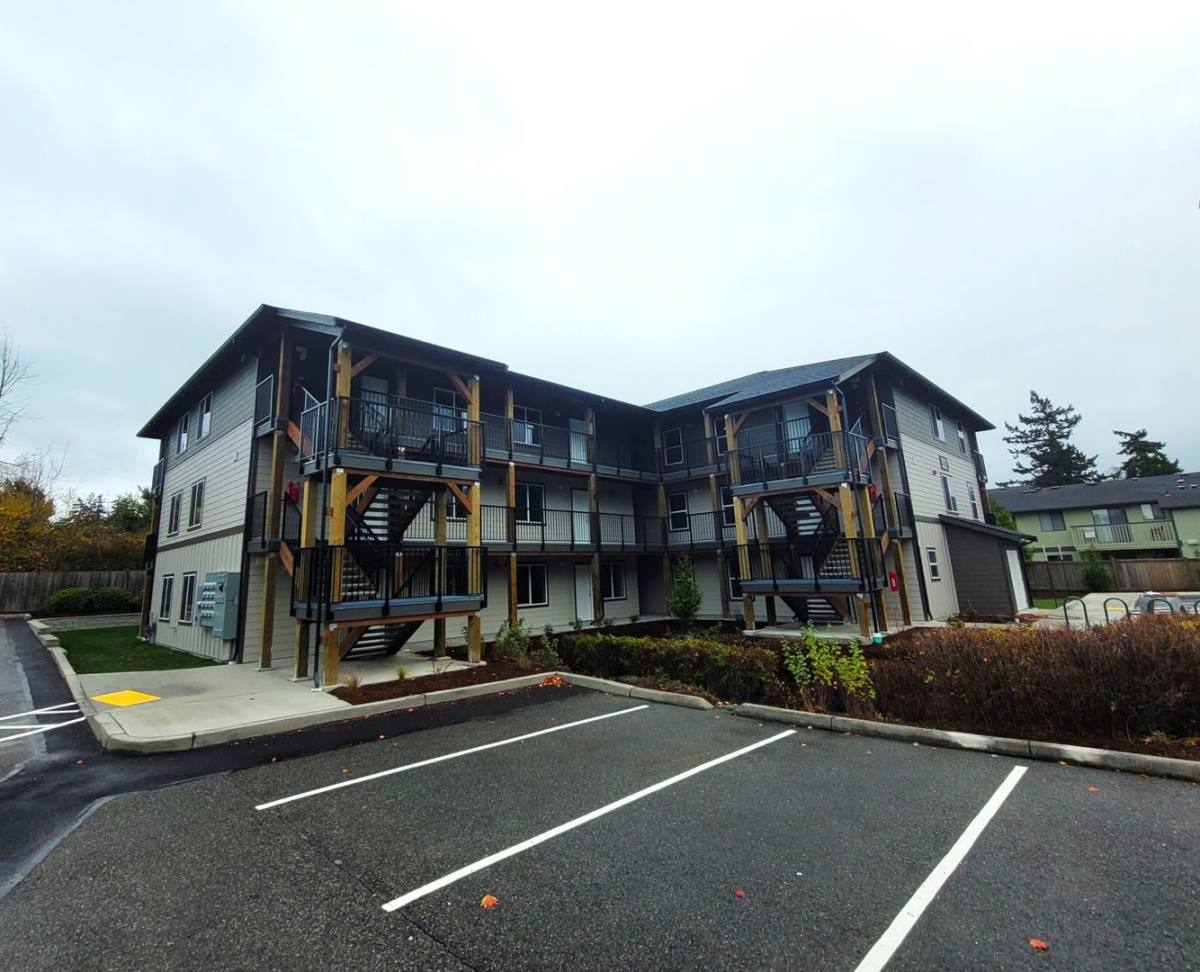 Apartment for rent at 446 NE Izett St, Oak Harbor, WA 98277