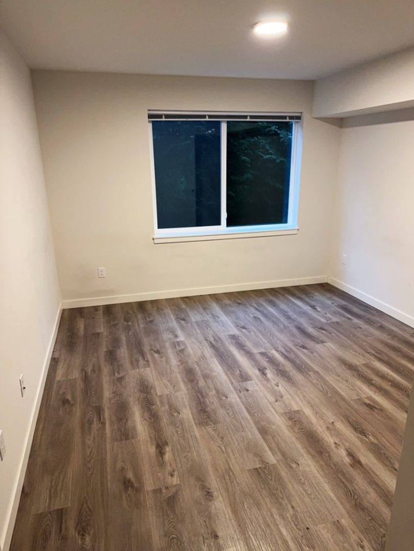 Apartment for rent at 446 NE Izett St, Oak Harbor, WA 98277