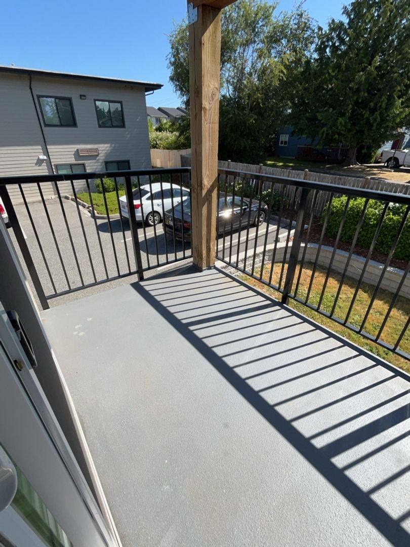 Apartment for rent at 446 NE Izett St, Oak Harbor, WA 98277
