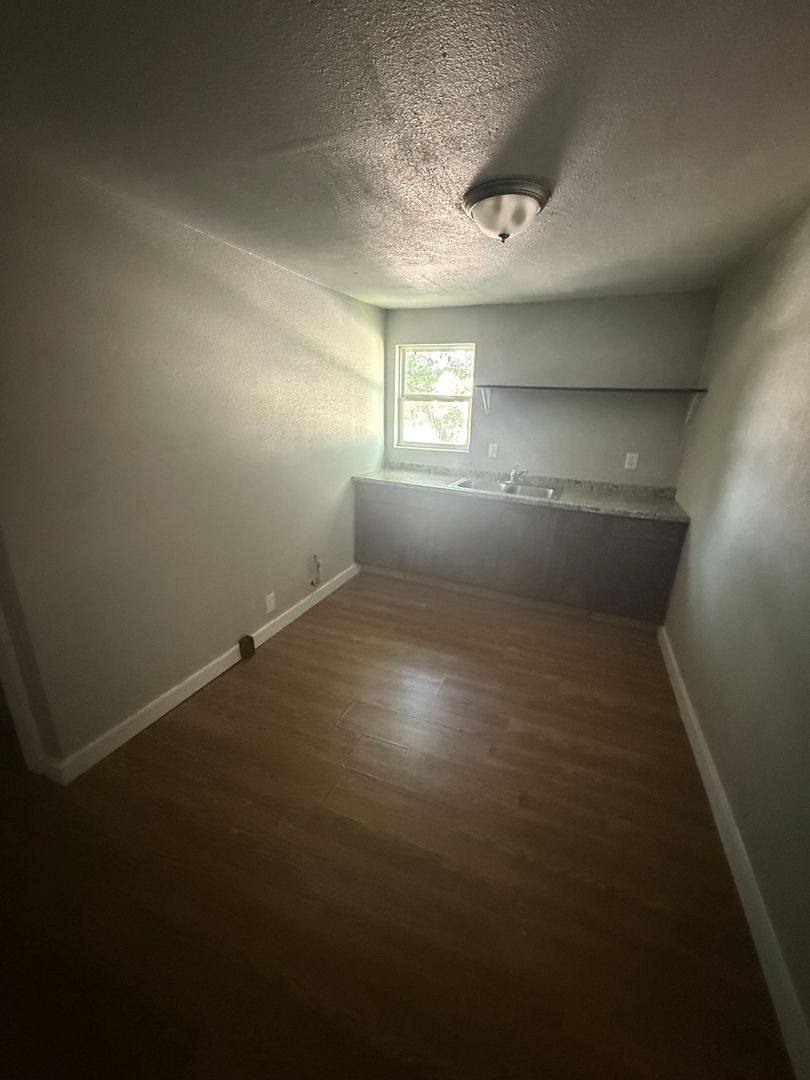 Apartment for rent at 6602 Ave R, Houston, TX 77011