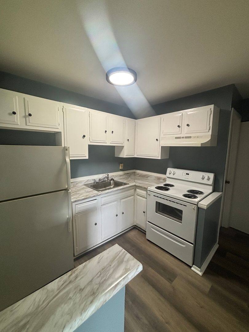 Apartment for rent at 15412 Maple Park Dr, Maple Heights, OH 44137