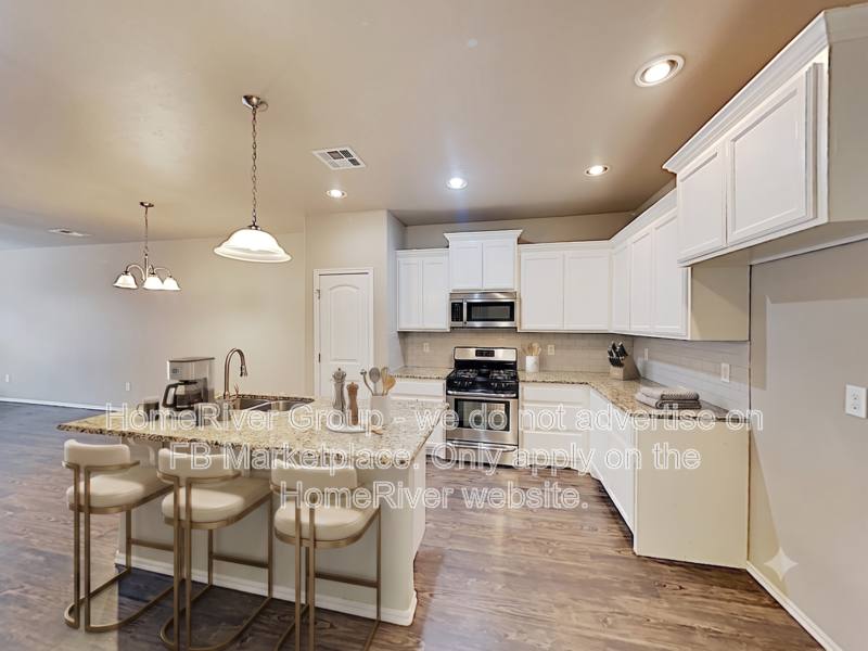 Apartment for rent at 11208 Coachmans Rd, Yukon, OK 73099