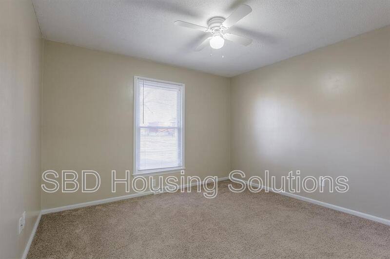 Apartment for rent at 701 NE Columbus #A, Lees Summit, MO 64063