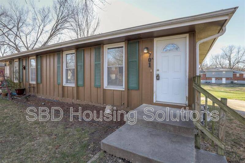Apartment for rent at 701 NE Columbus #A, Lees Summit, MO 64063