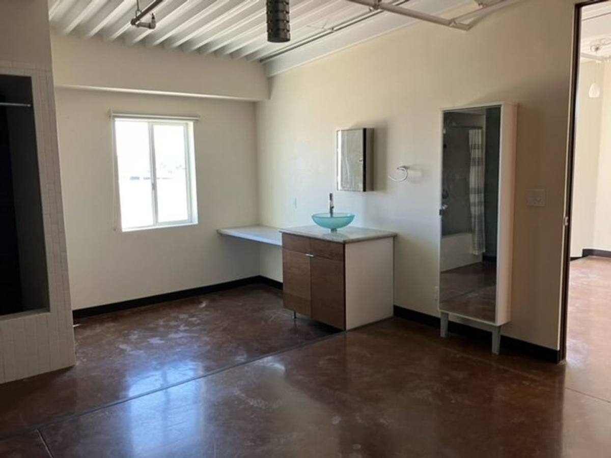 Apartment for rent at 701 Shadow Lane, Las Vegas, NV 89106