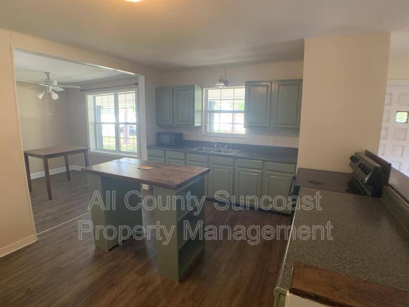 House for rent at 7619 32nd Ave N, Saint Petersburg, FL 33710