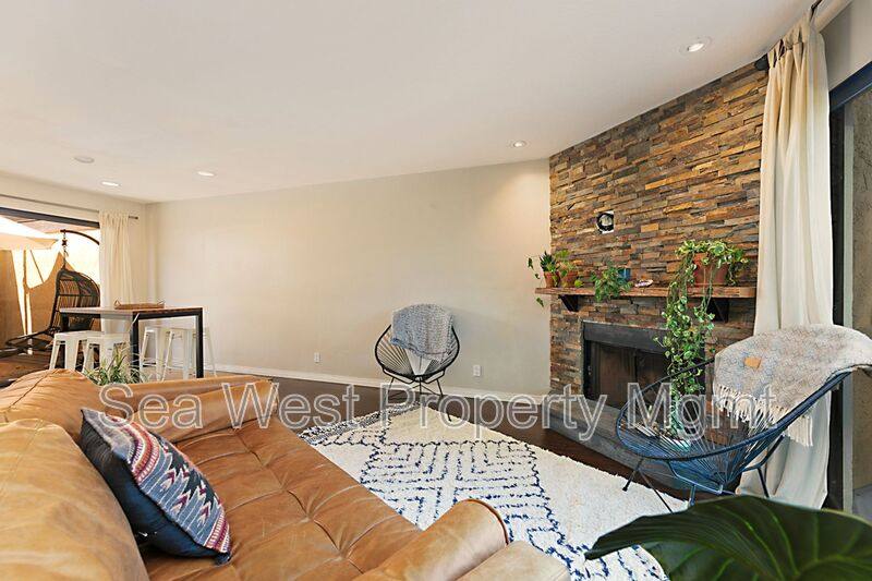 Townhouse for rent at 1680 Coast Highway 101 #3, Encinitas, CA 92024