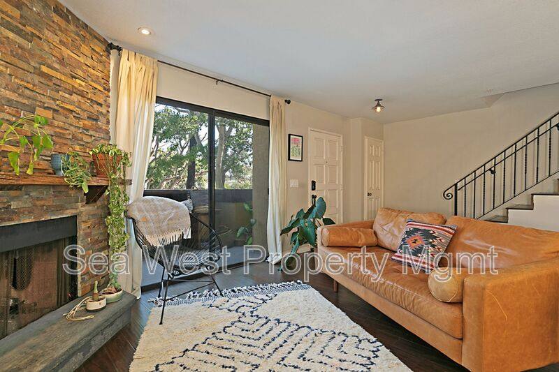 Townhouse for rent at 1680 Coast Highway 101 #3, Encinitas, CA 92024
