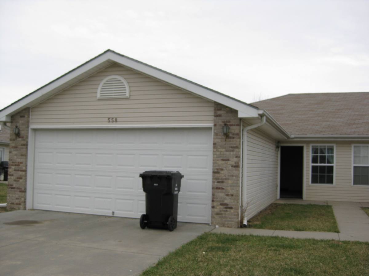 Apartment for rent at 538-540 Lamont, Lincoln, NE 68528