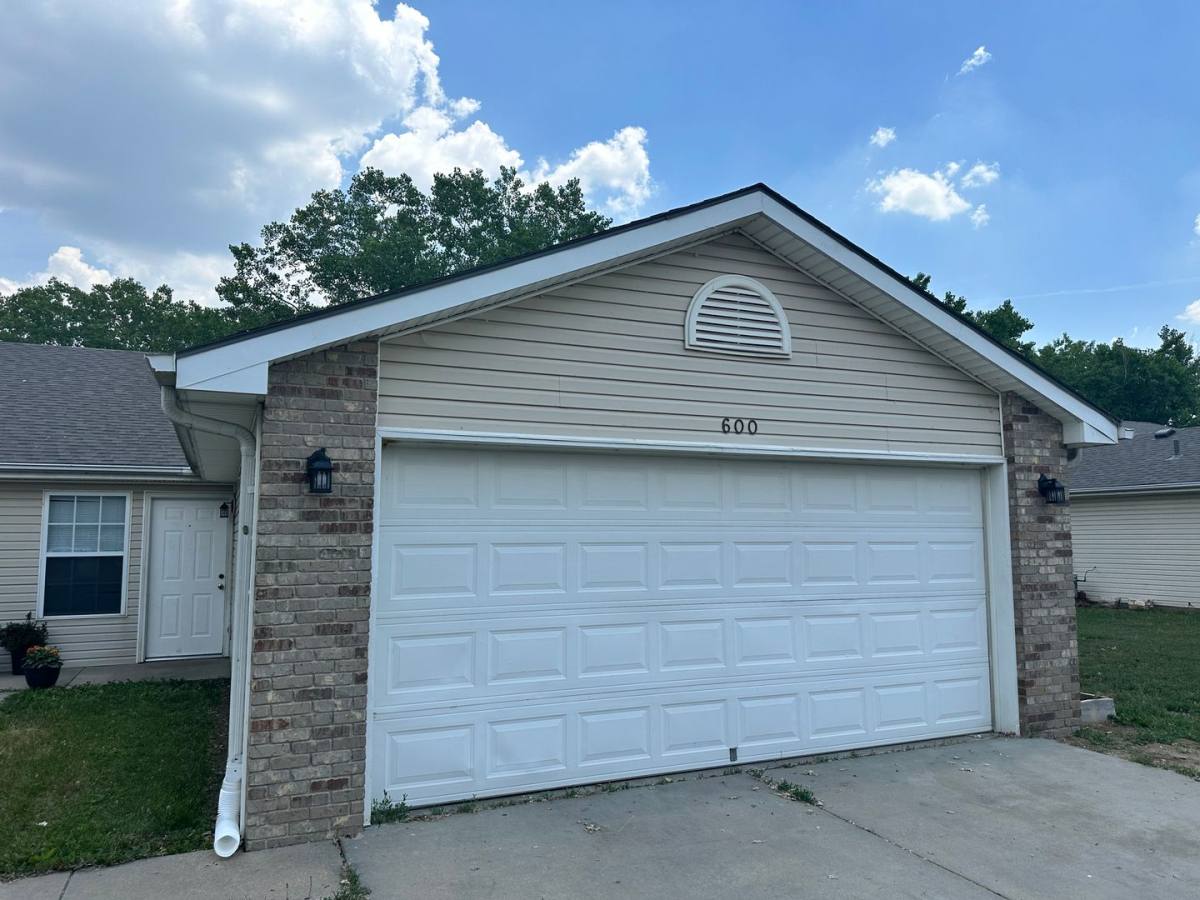 Apartment for rent at 600-602 Lamont, Lincoln, NE 68521