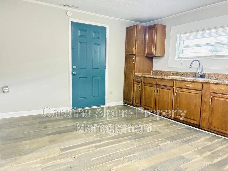 House for rent at 514 S Maple St, Dallas, NC 28034