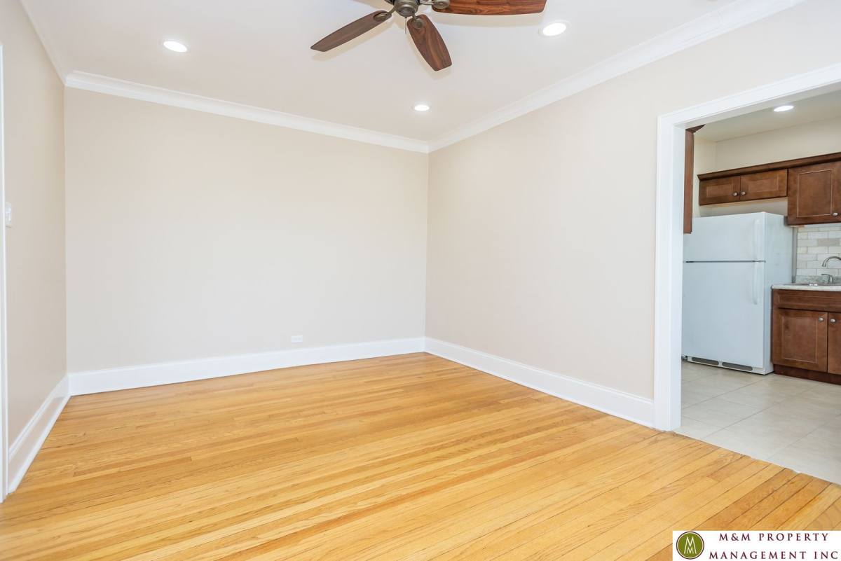 Apartment for rent at 901 S Clinton, Oak Park, IL 60304
