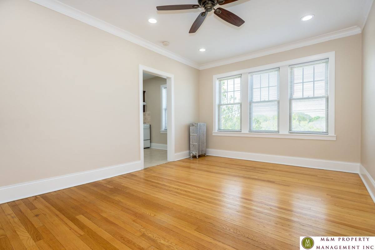 Apartment for rent at 901 S Clinton, Oak Park, IL 60304