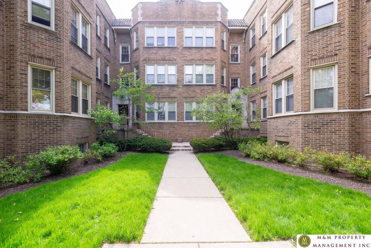 Apartment for rent at 901 S Clinton, Oak Park, IL 60304