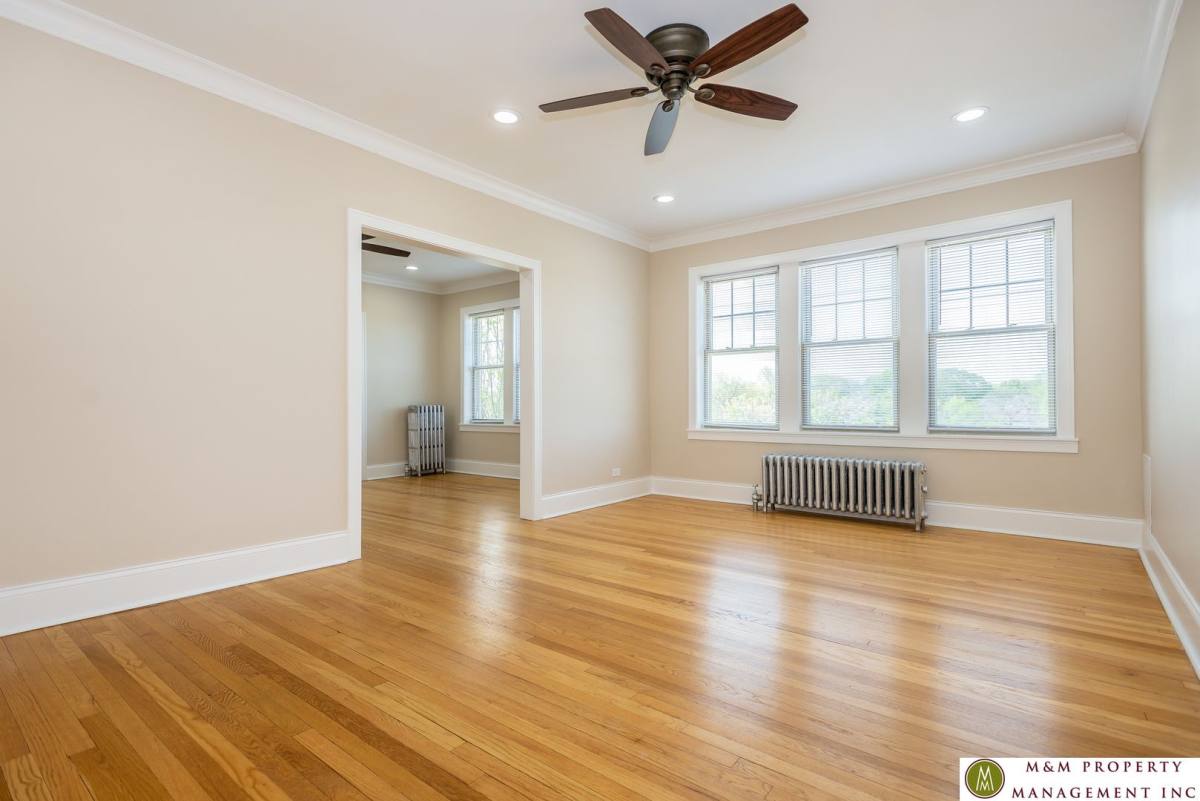 Apartment for rent at 901 S Clinton, Oak Park, IL 60304