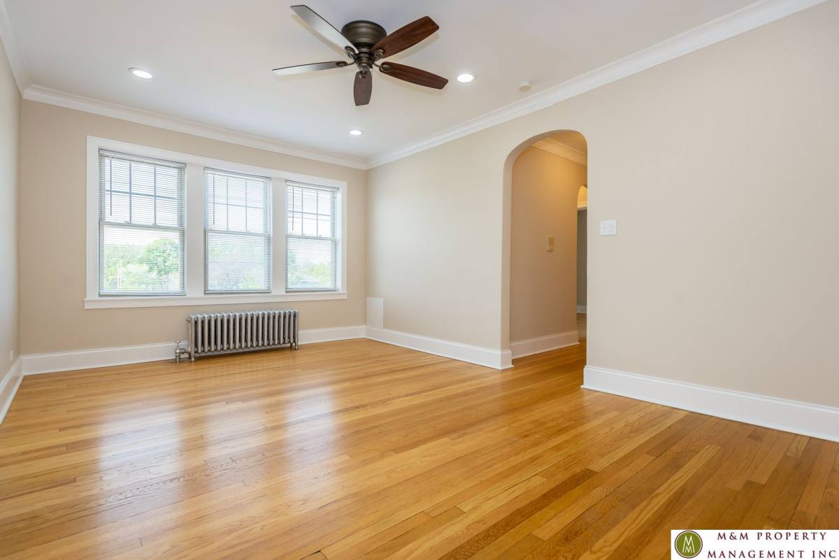 Apartment for rent at 901 S Clinton, Oak Park, IL 60304