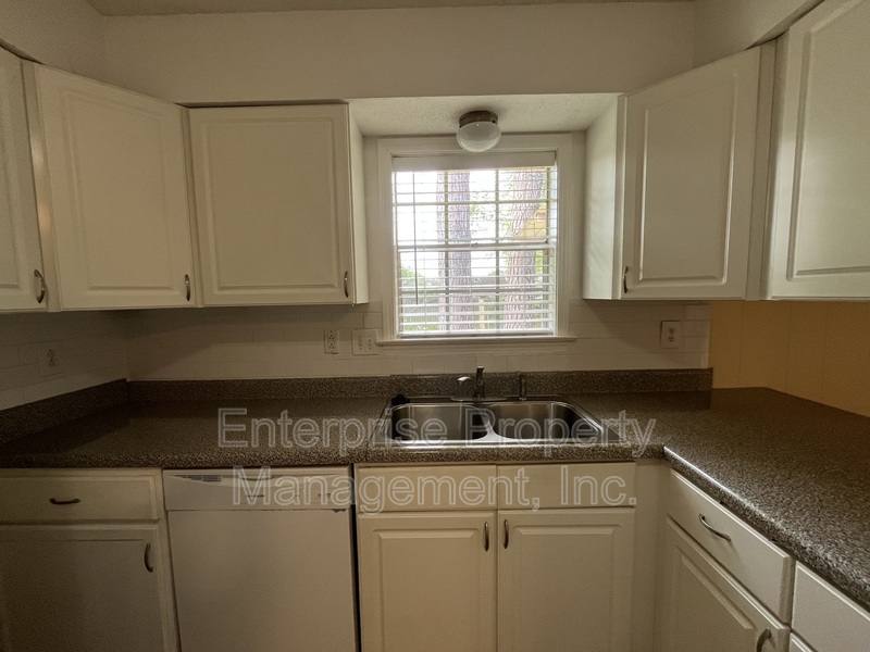 House for rent at 6967 Dawnhill Rd, Memphis, TN 38135