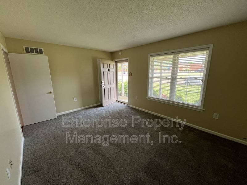 House for rent at 6967 Dawnhill Rd, Memphis, TN 38135