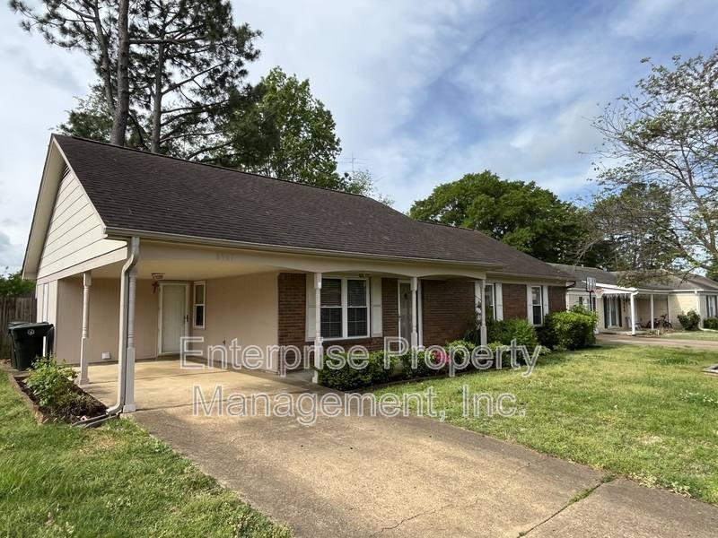 House for rent at 6967 Dawnhill Rd, Memphis, TN 38135