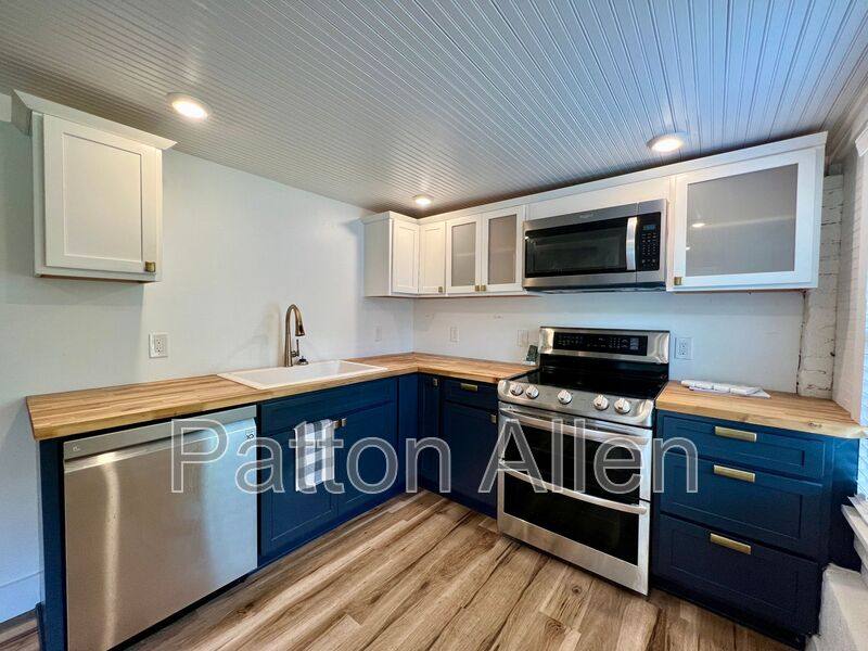 Apartment for rent at 20 Rector St #20A, Asheville, NC 28801