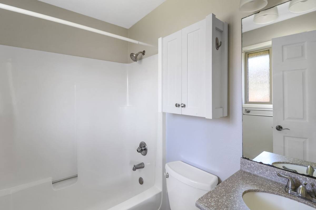 House for rent at 368 NW Columbia Dr, Oak Harbor, WA 98277
