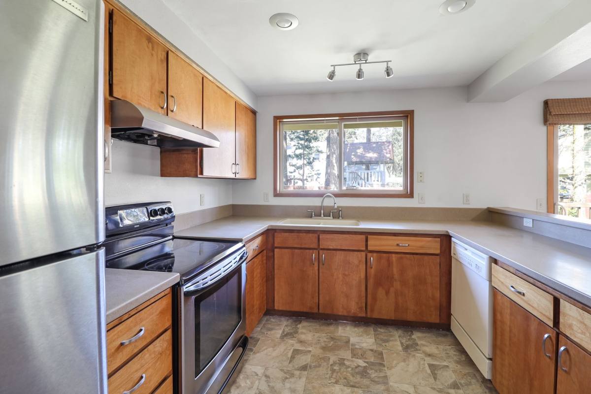 House for rent at 368 NW Columbia Dr, Oak Harbor, WA 98277