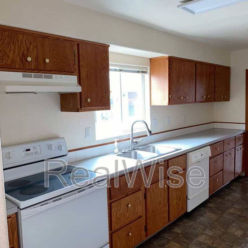 House for rent at 2564 NE Douglas Ave, Roseburg, OR 97470