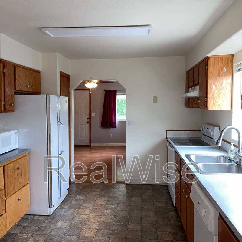House for rent at 2564 NE Douglas Ave, Roseburg, OR 97470