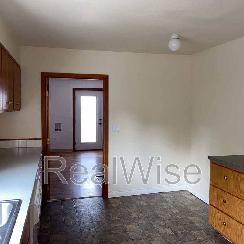 House for rent at 2564 NE Douglas Ave, Roseburg, OR 97470